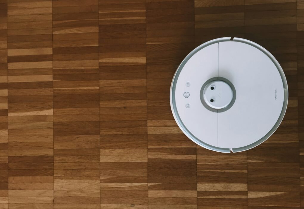 white round ceiling light turned off