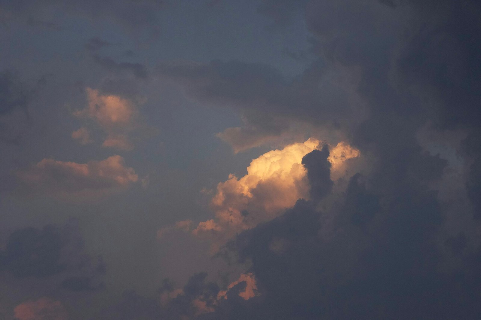 gray and white clouds